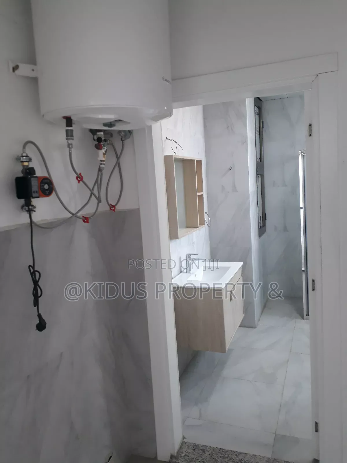 4bdrm Apartment in Lebu Medhaniyalem, Nifas Silk-Lafto for sale
