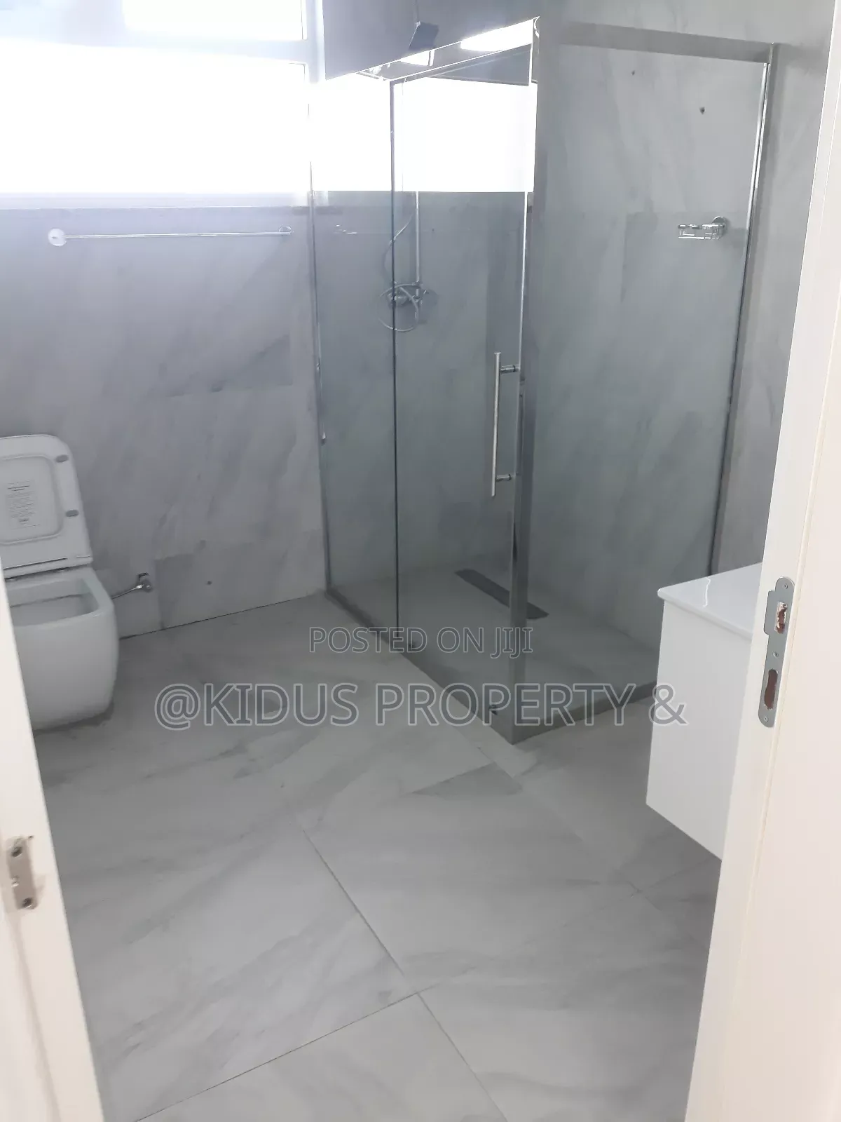 4bdrm Apartment in Lebu Medhaniyalem, Nifas Silk-Lafto for sale