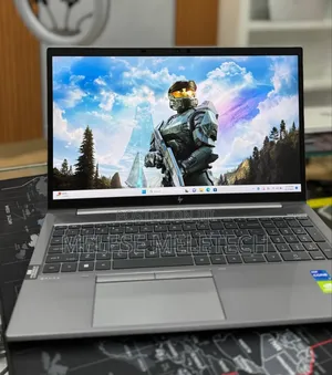 New Laptop HP ZBook Firefly G8 16GB Intel Core I7 SSD 512GB