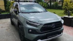 New Toyota RAV4 Hybrid 2024 Green
