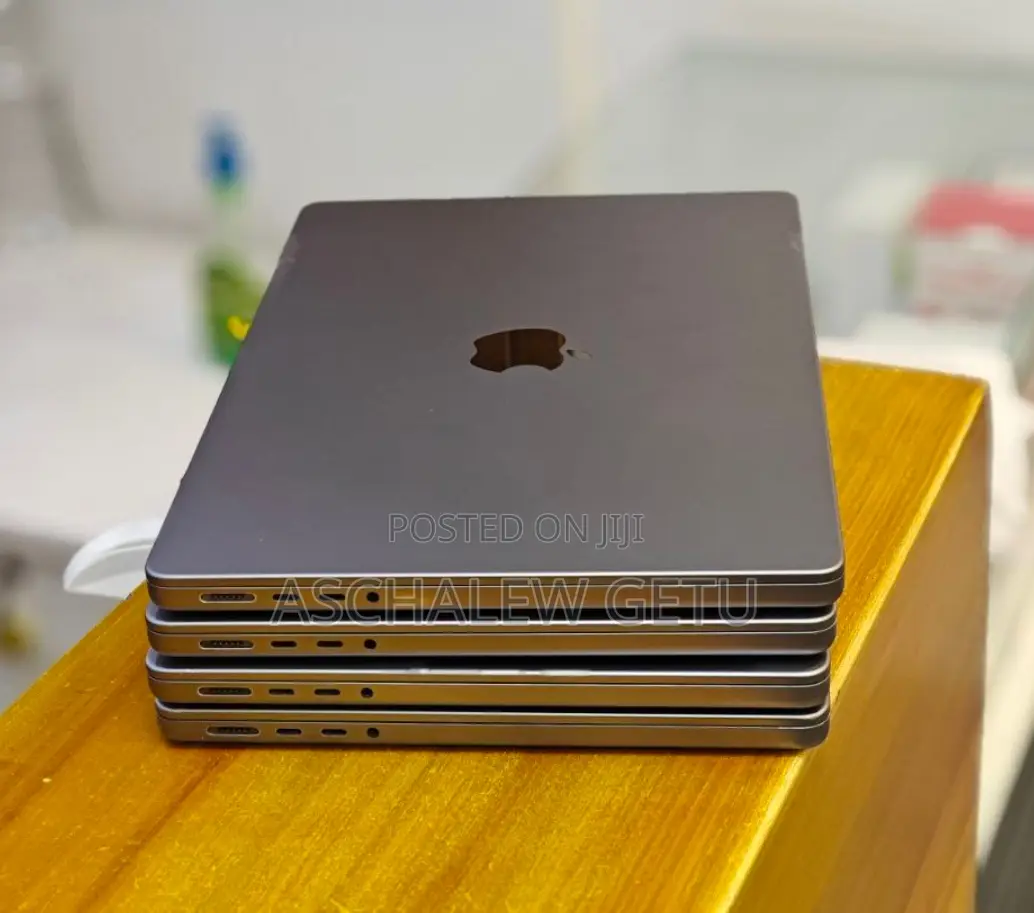 New Laptop Apple MacBook Pro M1 32GB Apple M1 Pro SSD 256GB
