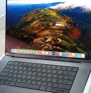 New Apple MacBook Pro 2023 M3 14-Inch 18GB Intel Core I7 SSD 512GB