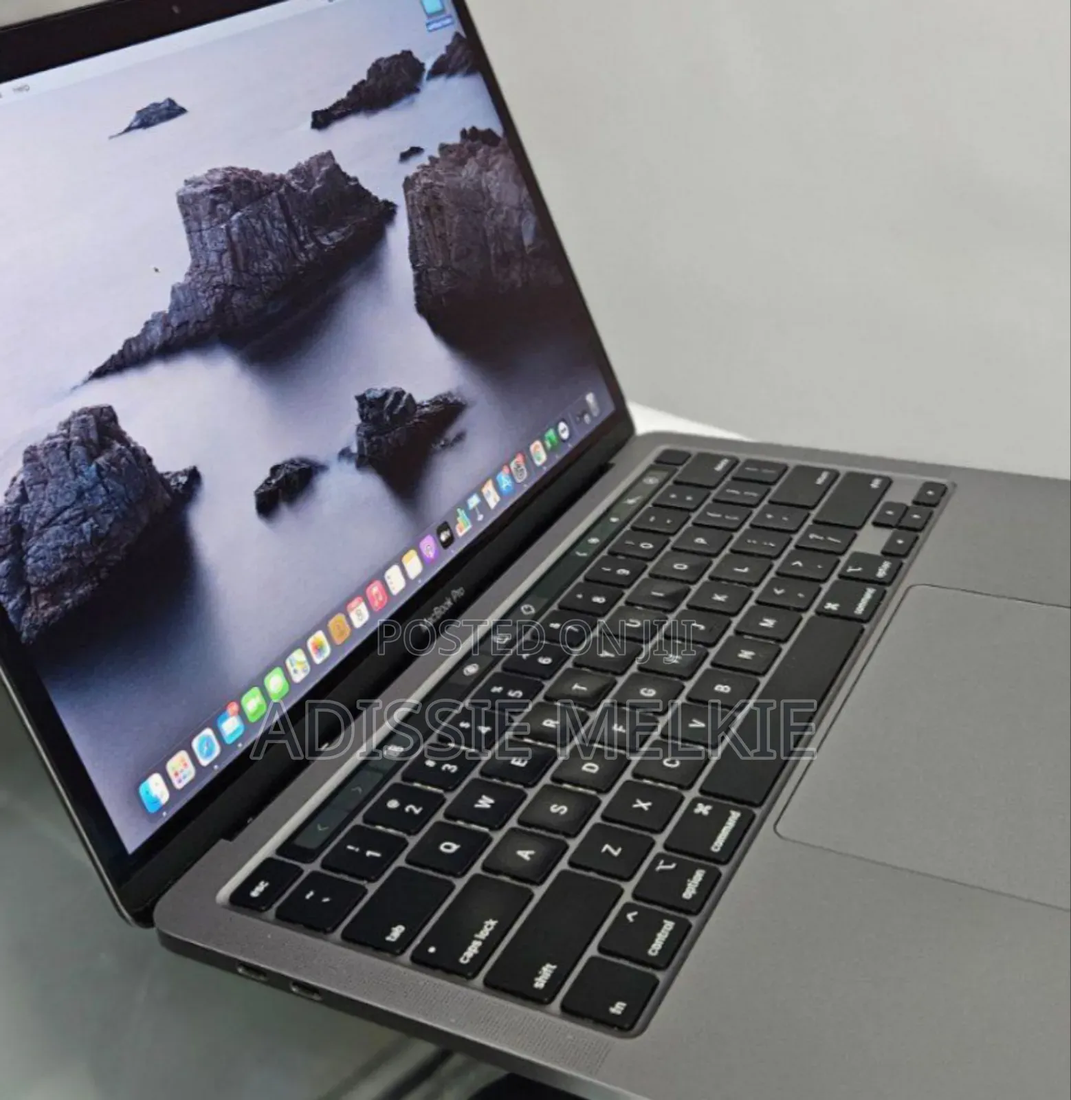 New Laptop Apple MacBook Pro 2017 16GB Intel Core I5 SSD 256GB