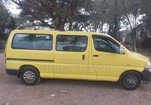 Toyota HiAce 2010 Yellow