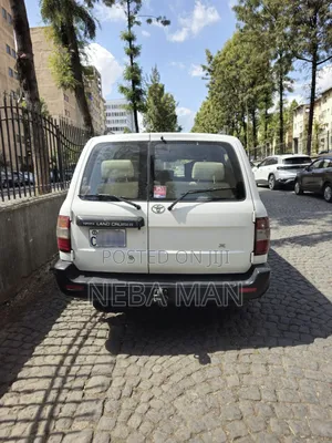 Toyota Land Cruiser 2006 White