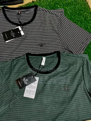 T Shirts አንገታቸው O