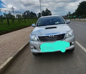 Toyota Hilux 2012 Silver