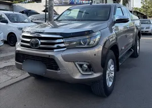 Toyota Hilux 2018 Gray