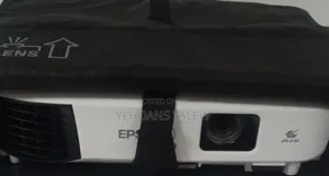 The Epson Eb-e10 Is A Portable Projector With Xga (1024