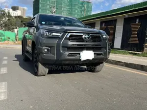 Toyota Hilux 2025 Green