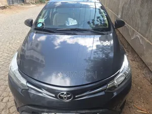Toyota Yaris L Hatchback 5dr 2014 Gray