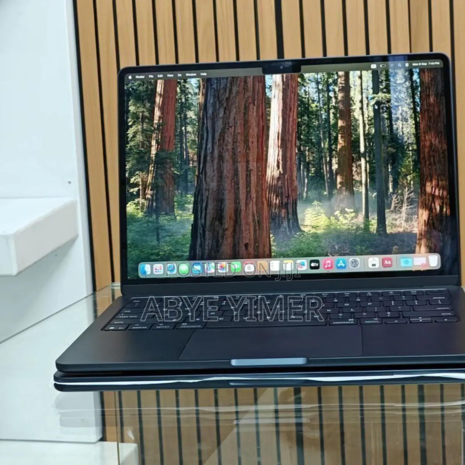 New Laptop Apple MacBook Air 2024 M3 13-Inch 8GB Apple M3 SSD 256GB