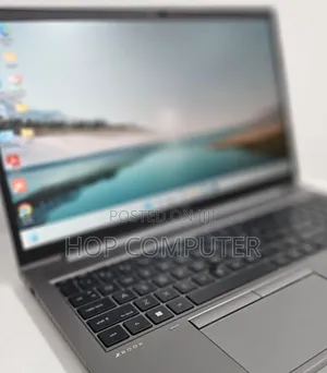 New Laptop HP ZBook Firefly G8 16GB Intel Core I7 SSD 1T