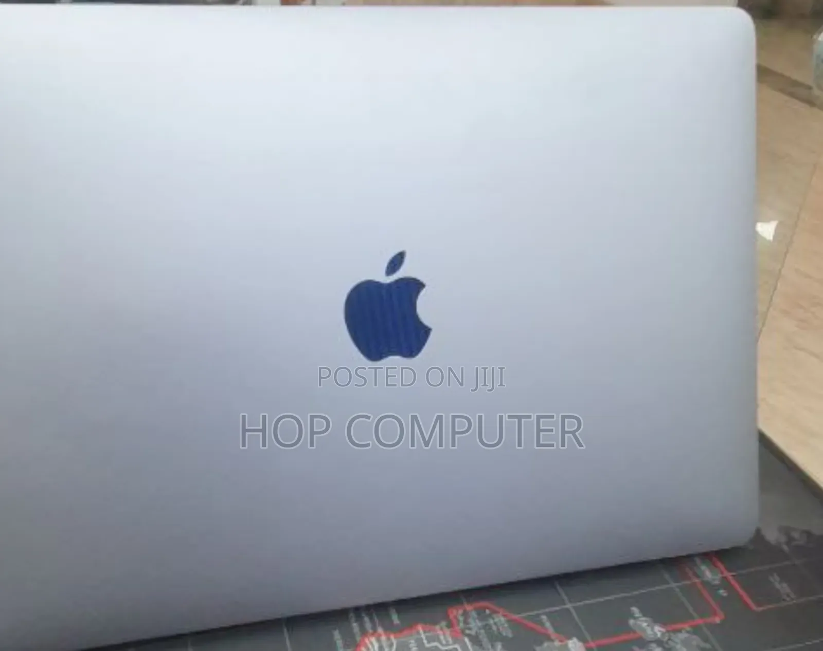 New Laptop Apple MacBook Pro 2022 M2 8GB Apple M2 SSD 256GB