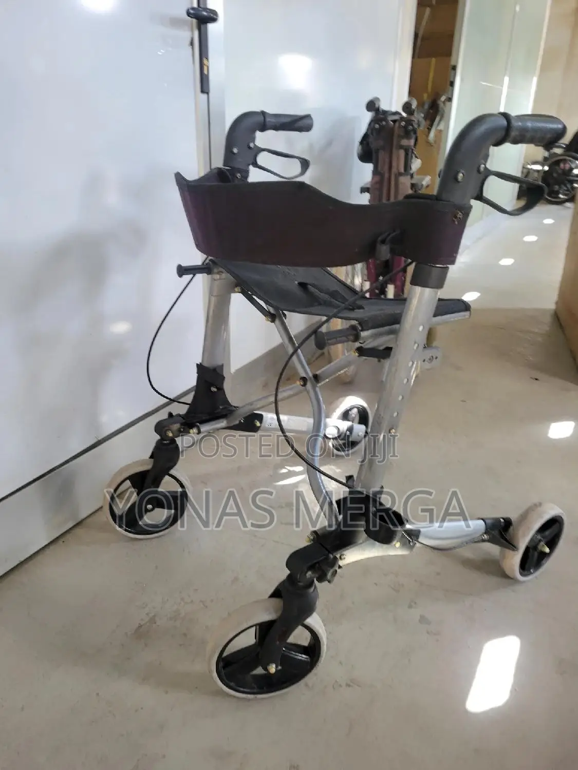Walker With Seat及二height-Adjustable to Fit the User's Needs.