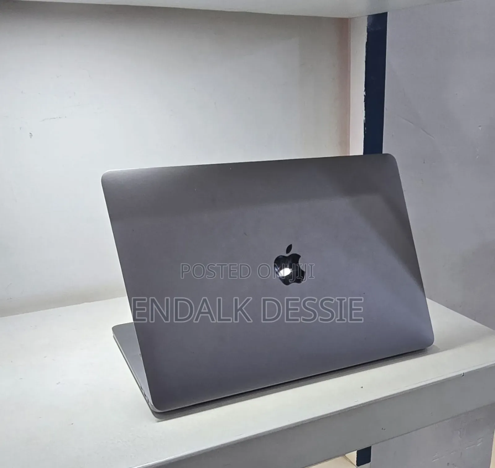 New Laptop Apple MacBook 2016 8GB Intel Core I7 SSD 512GB