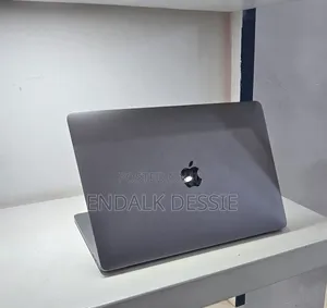 New Laptop Apple MacBook 2016 8GB Intel Core I7 SSD 512GB