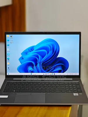 New Laptop HP ZBook Firefly 15 G7 16GB Intel Core I7 SSD 512GB