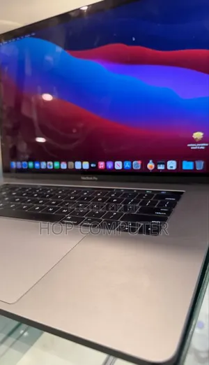 New Laptop Apple MacBook Pro 2016 16GB Intel Core I7 SSD 256GB