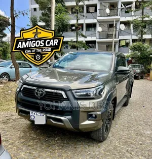 Toyota Hilux 2024 Gray