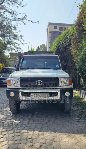 Toyota Land Cruiser 2014 White