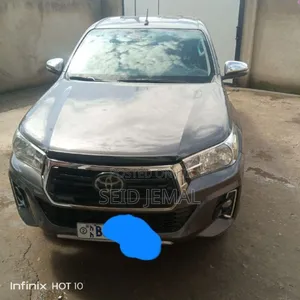 Toyota Hilux 2020 Gray