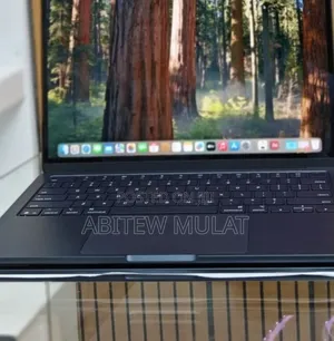 New Laptop Apple MacBook Air 2024 M3 13-inch 8GB Apple M3 SSD 256GB