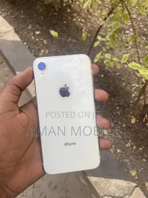 Apple iPhone XR 64 GB White