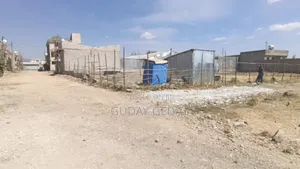 500 ካሬ ቦታ ዱከም ከአስፓልት ቅርብ