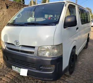 Toyota HiAce 2007 White