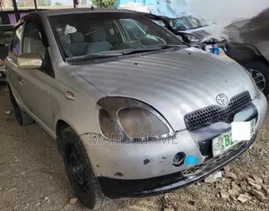 Toyota Vitz 2001 Silver