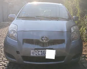 Toyota Yaris 2010 Silver