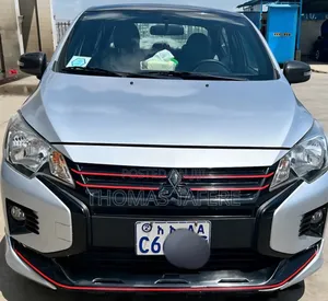 Mitsubishi Attrage 2023 Silver