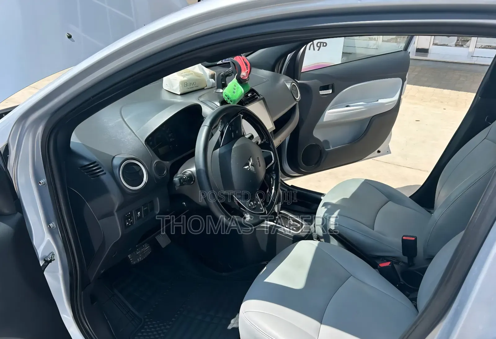 Mitsubishi Attrage 2023 Silver