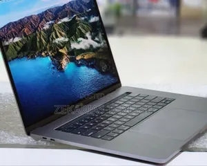 New Laptop Apple MacBook Pro 2017 16GB Intel Core I7 SSD 512GB