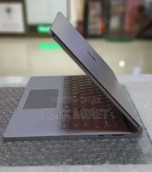 New Laptop Microsoft Surface Book 3 16GB Intel Core I7 SSD 256GB